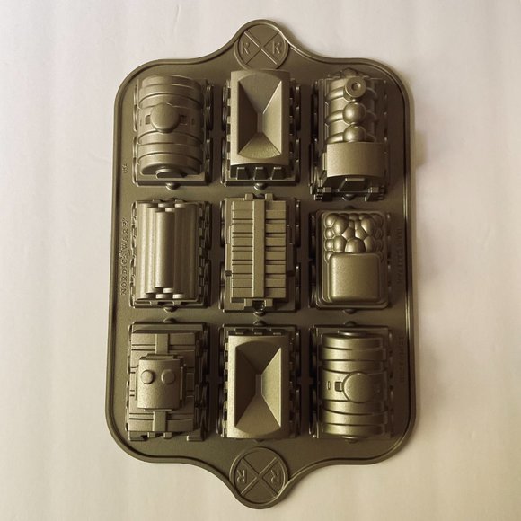 NORDIC WARE "Train" 9 Car Cake Pan EUC - Picture 1 of 9